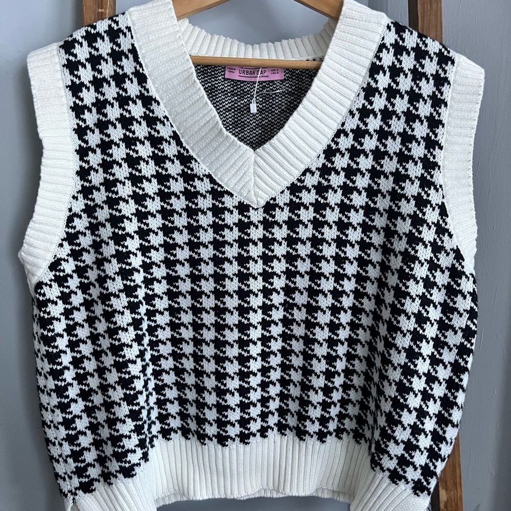 Women's Black and White Houndstooth Sweater Vest